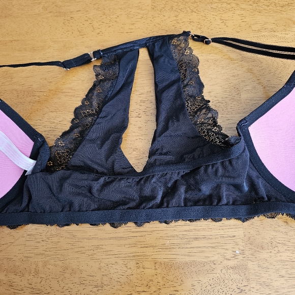PINK VICTORIAS SECRET Lacy Black Push Up Date Bra, Front Clasp Size 32DDD - Picture 4 of 5